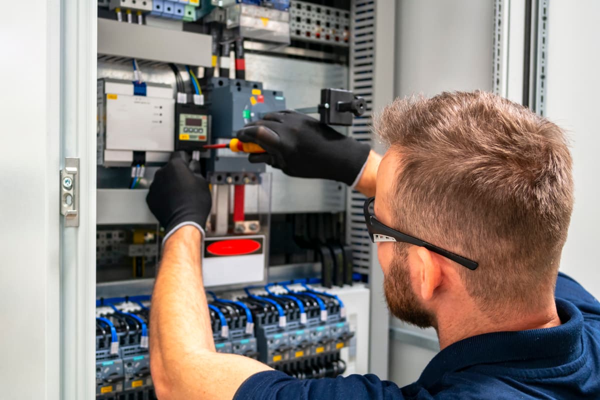 Elektricien aan het werk - professionele website